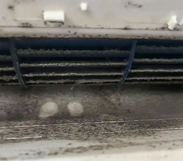 景洪空调吹的风有股烧焦味是怎么回事